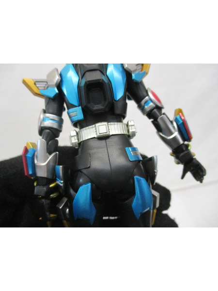 メーカー 仮面ライダーフィギュア S.H.Figuarts 仮面ライダーナーゴ フィーバービートフォーム