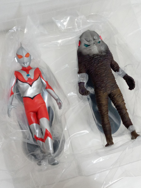 メーカー ウルトラマン にせウルトラマン＆ザラブ星人 発光Ver.