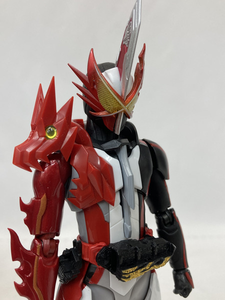 フィギュアーツ 仮面ライダーセイバー ブレイブドラゴン
