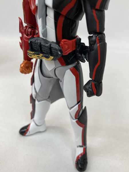 フィギュアーツ 仮面ライダーセイバー ブレイブドラゴン