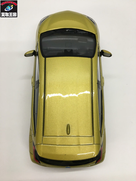 TOYOTA　アクア　ブラスゴールドメタリック