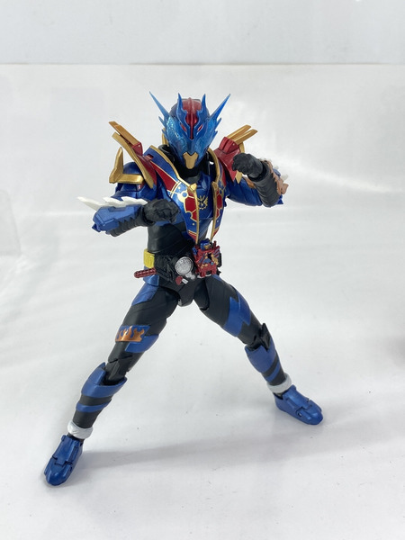 メーカー 仮面ライダーフィギュア S.H.フィギュアーツ 仮面ライダーグレートクローズ[値下]