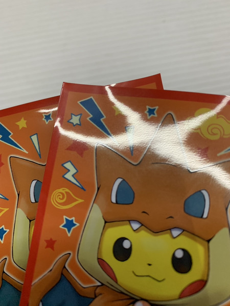 ポケモン スリーブ  ポンチョを着たピカチュウ メガリザードンY