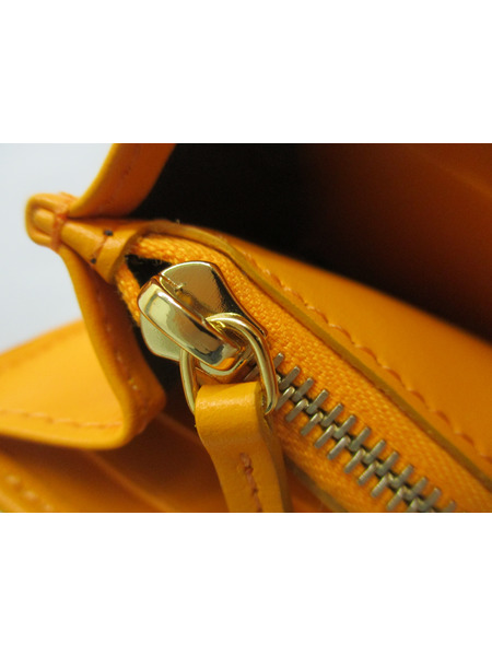 長財布 FENDI ローマ コンチネンタル 長財布