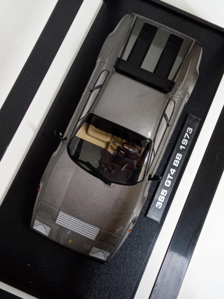 1/18スケールカー KK Scale 365 GT4 BB 1973 フェラーリ