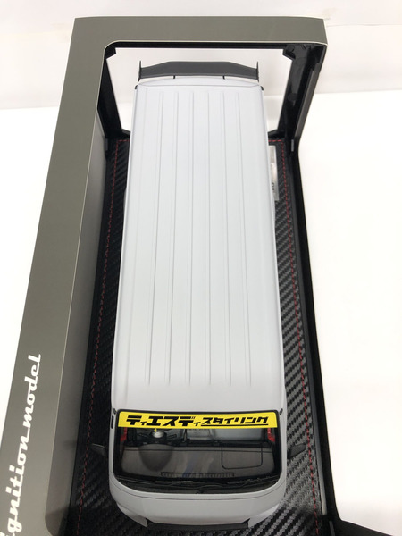 1/18スケールカー イグニッションモデル　1/18　ハイエース
