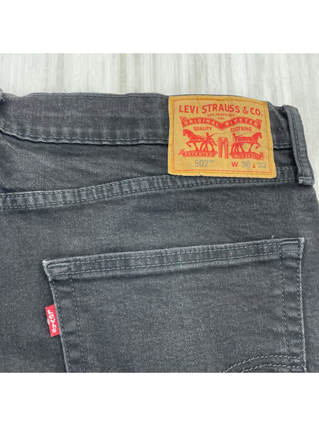 Levi's デニム・ジーンズ 502 ブラック
