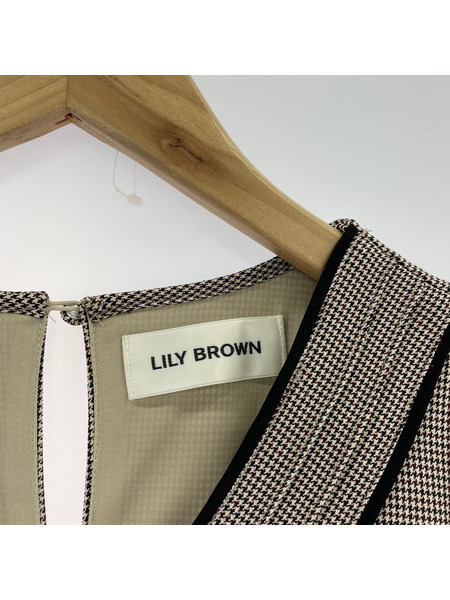 Lily Brown 半袖ワンピース クロスデザインストレートワンピース 総柄
