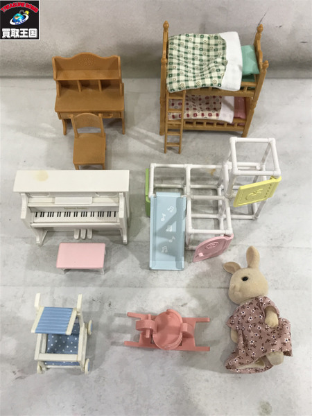 シルバニア large house with carport gift set　パーツ詳細不明