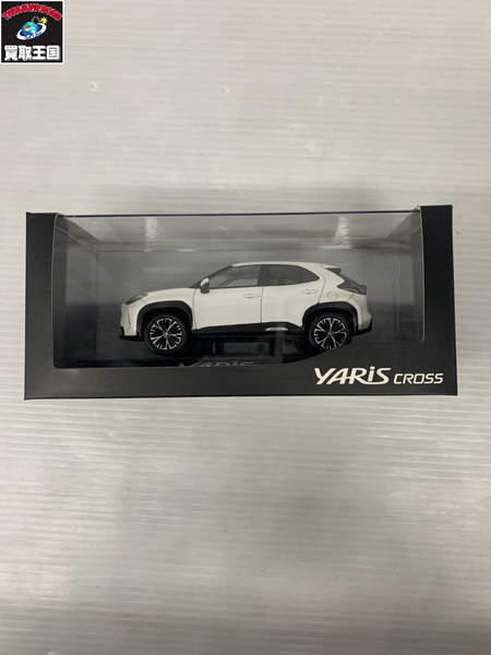 トヨタ ヤリス クロス ミニカー 1/30スケール ダイキャスト製 ホワイトパールクリスタルシャイン