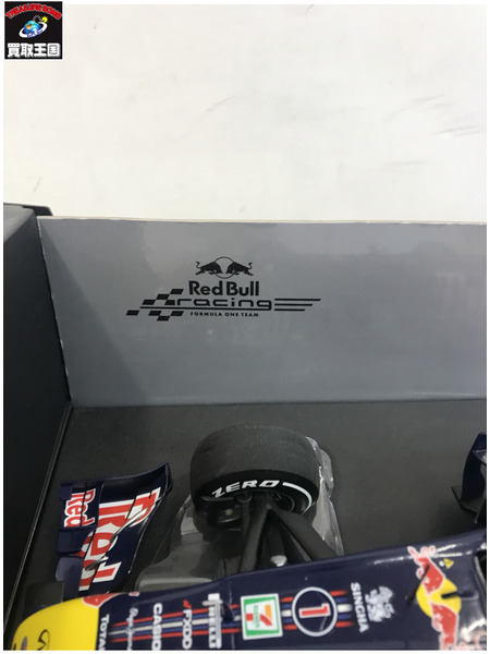 1/18スケールカー RED BULL RACING RENAULT RB7 JP GP 2011