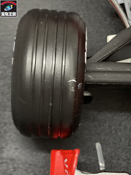 1/18スケールカー ホットウィール　フェラーリ　F2004　シューマッハ