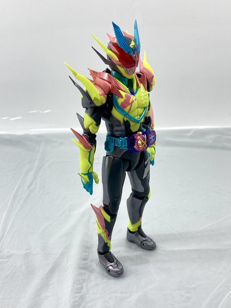 メーカー 仮面ライダーフィギュア S.H.Figuarts 仮面ライダーリバイス[値下]