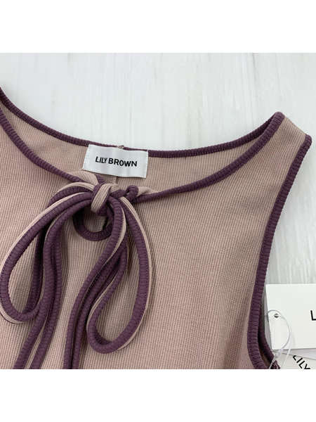 Lily Brown ノースリーブワンピース ライン入リカットドッキングワンピース