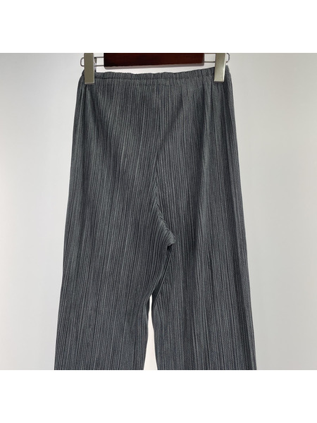 PLEATS PLEASEパンツ