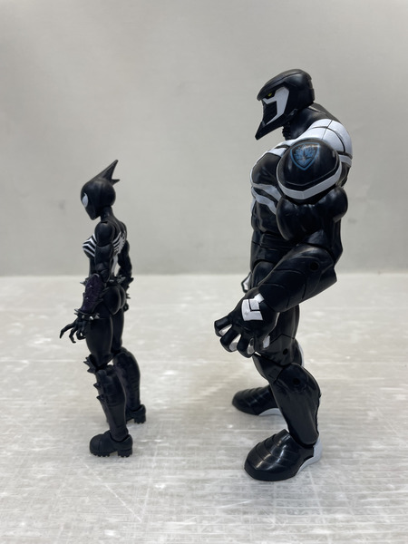 Has bro  MARVEL MARVEL LEGENDS VENOM SPACE KNIGHT