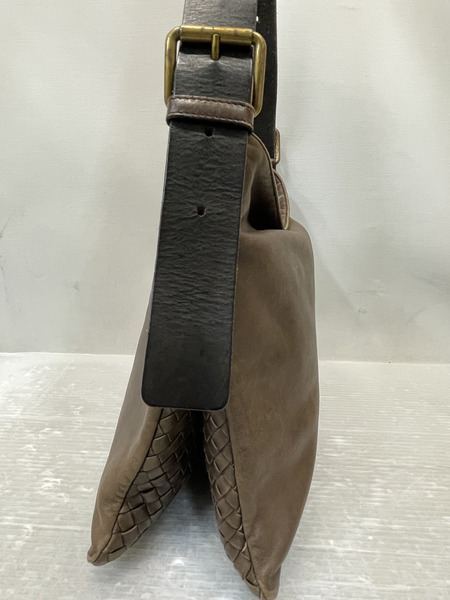 BOTTEGA VENETA イントレチャート レザーショルダーバッグ ブラウン
