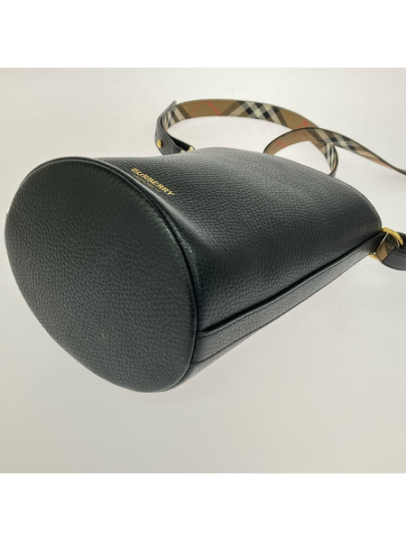 BURBERRY ボディバッグ Medium Bucket Bag