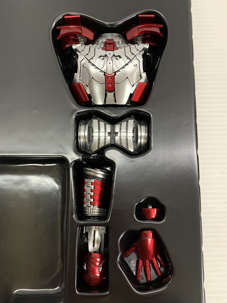 MARVEL アイアンマン2 トニー・スターク スーツアップ　ホットトイズ