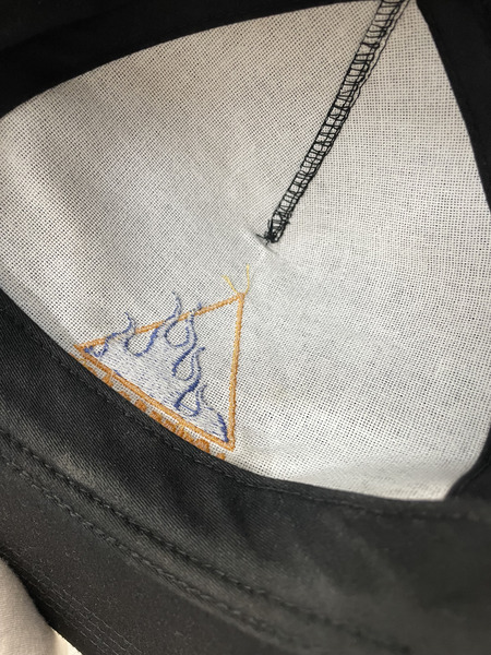 LOVE EAR ART 刺繍 スナップバックキャップ 黒