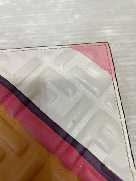 FENDI バゲット FFエンボス ミディアムウォレット マルチ