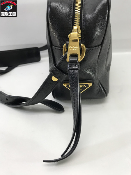 PRADA ショルダーバッグ 型押しロゴ　レザー クロスボディショルダー 黒  1BH089[値下]