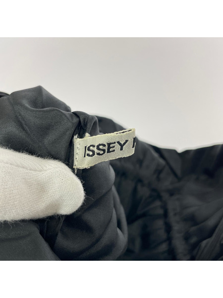 ISSEY MIYAKE プリーツ巾着バッグ 黒