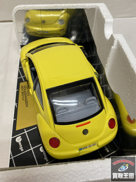 brago 1/18 VOLKSWAGEN NEW BEETLE 1998