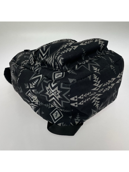PENDLETON リュックサック・バックパック x NEW ERA 総柄 ブラッ