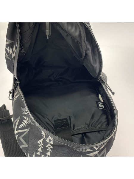 PENDLETON リュックサック・バックパック x NEW ERA 総柄 ブラッ
