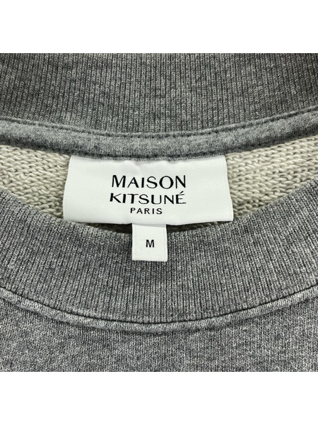 MAISON KITSUNE スウェット・トレーナー ワンポイント刺繍スウェット グレー