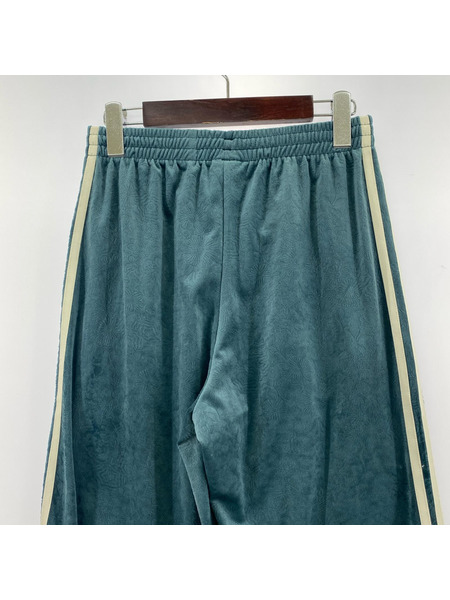 adidas originals パンツ リバティ・ロンドン エンボス加工ベルベット トラックパンツ