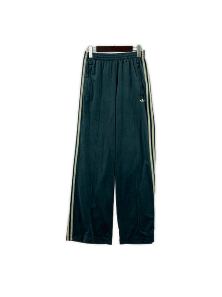 adidas originals パンツ リバティ・ロンドン エンボス加工ベルベット トラックパンツ