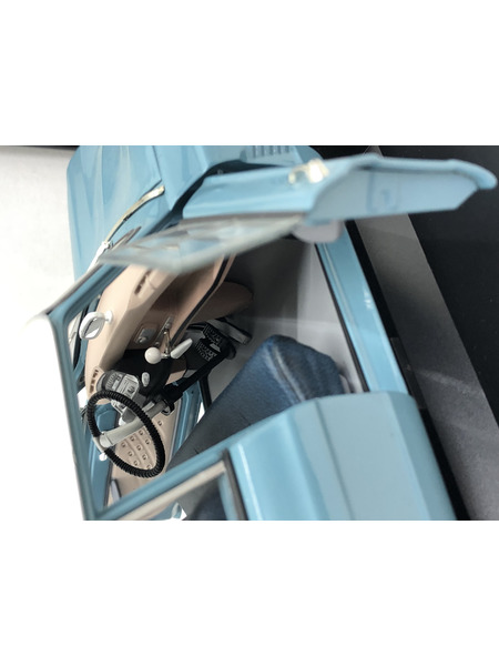 1/18スケールカー NOREV　CITROEN　ami6　1963