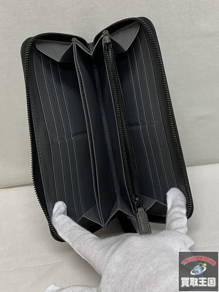 PRADA　長財布 ラウンドファスナー 黒