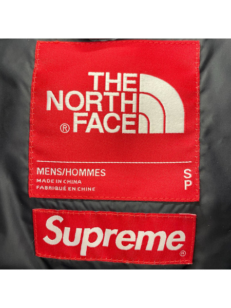 Supreme ダウンジャケット THE NORTH FACE BLEACHED DENIM NUPTSE