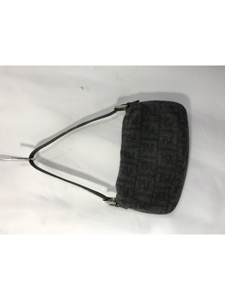  FENDI ウールマンマ ズッカ柄ショルダーバッグ
