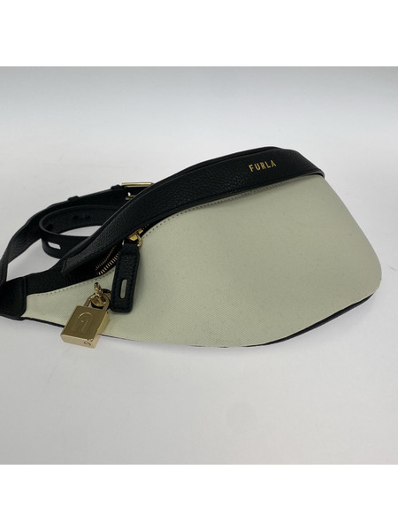 FURLA ボディバッグ 白
