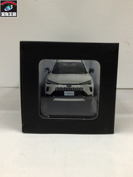 カラーサンプル カローラクロス プラチナホワイトパールマイカ