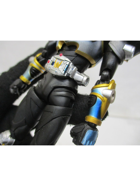 メーカー 仮面ライダーフィギュア S.H.Figuarts 仮面ライダーナイトサバイブ
