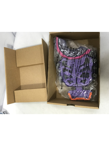 PREMIUM DXメモリアルゾンビレイズバックル