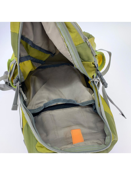 DEUTER リュックサック・バックパック Futura28/YLW