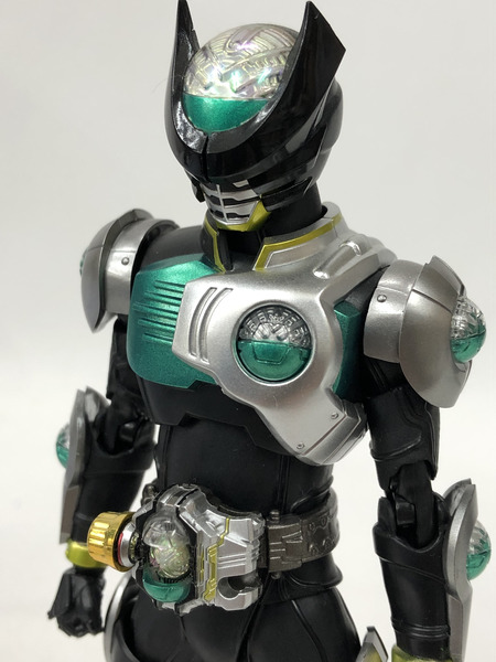 フィギュアーツ 真骨彫 仮面ライダーバース