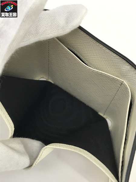 PRADA コンパクトウォレット サフィアーノ 三つ折り 白