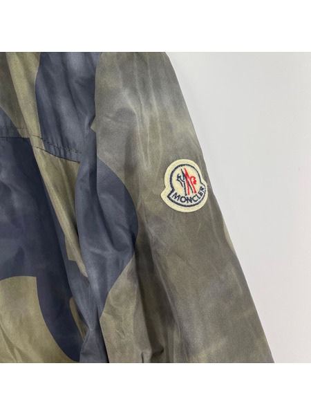 MONCLER ブルゾン・ジャンパー ナイロンジャケット 310914166805