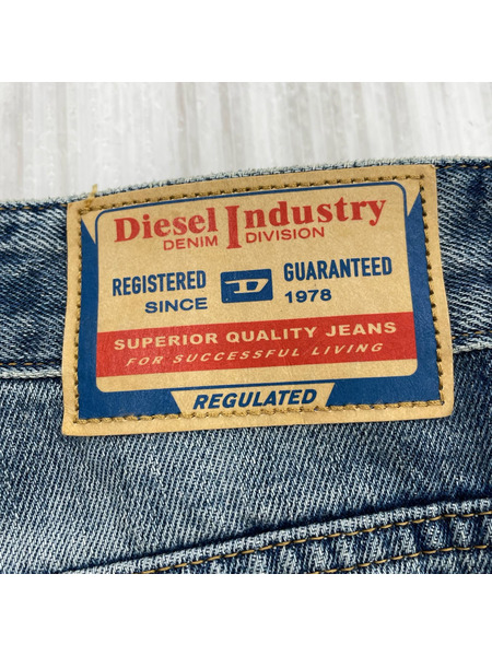 DIESEL デニム・ジーンズ 1969 D-SIRE relaxed jeans W25