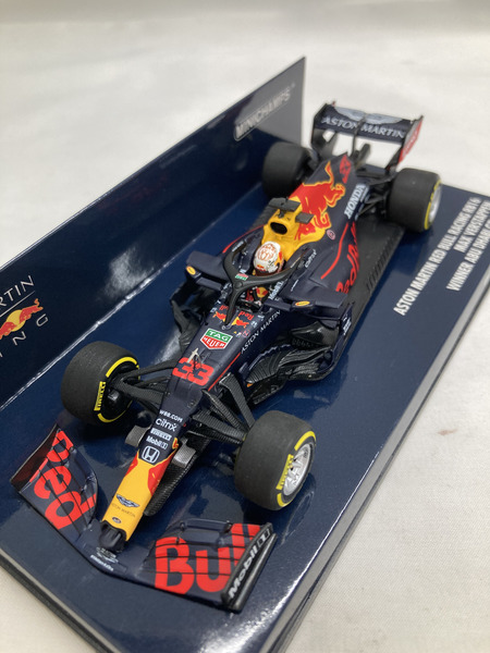1/43スケールカー MINICHAMPS ASTON MARTIN RED BULL