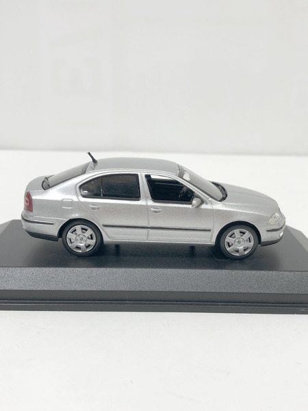 1/43 シュコダ オクタビア セダン シルバー