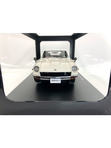 1/18スケールカー AUTOart Nissan Fairlady Z432