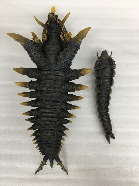 メーカー ゴジラ・その他怪獣 S.H.モンスターアーツ モスラ（幼虫）＆バトラ（幼虫）セット　魂ウェブ商店